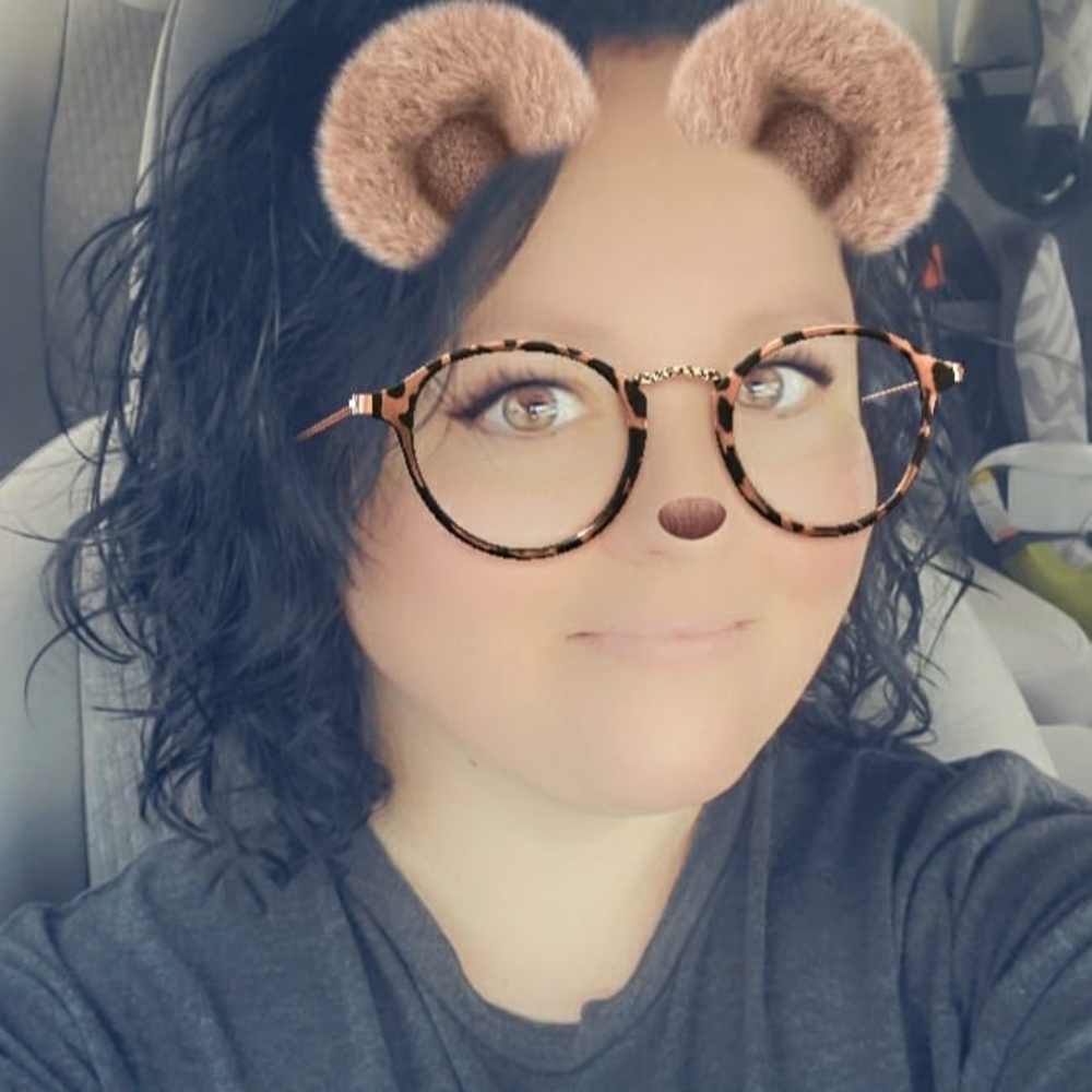 Meet your Posher, Claire